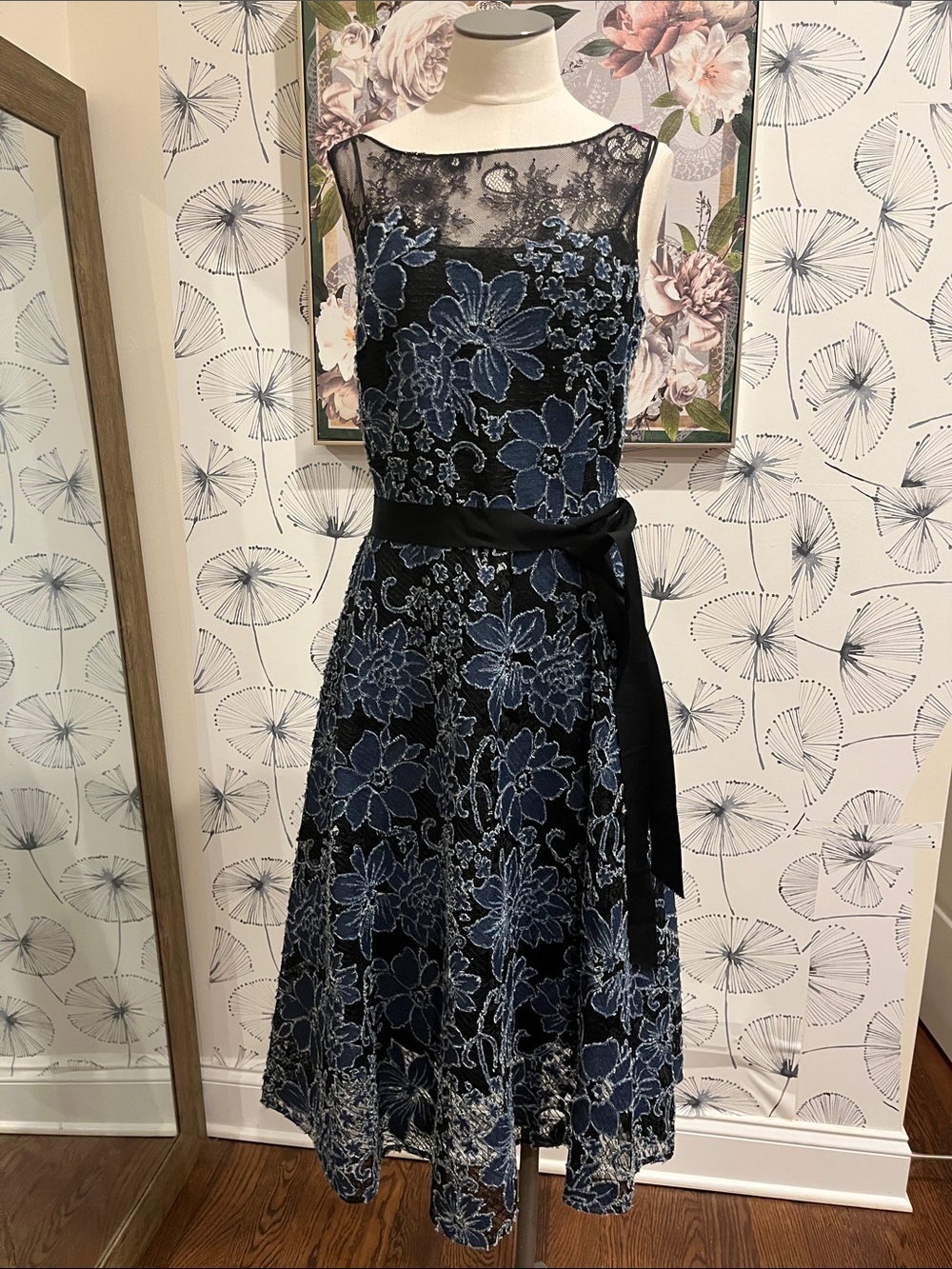 Trey Jon by Rickie Freeman 6 Elegant Black Lace Dress with Blue Floral Embroider